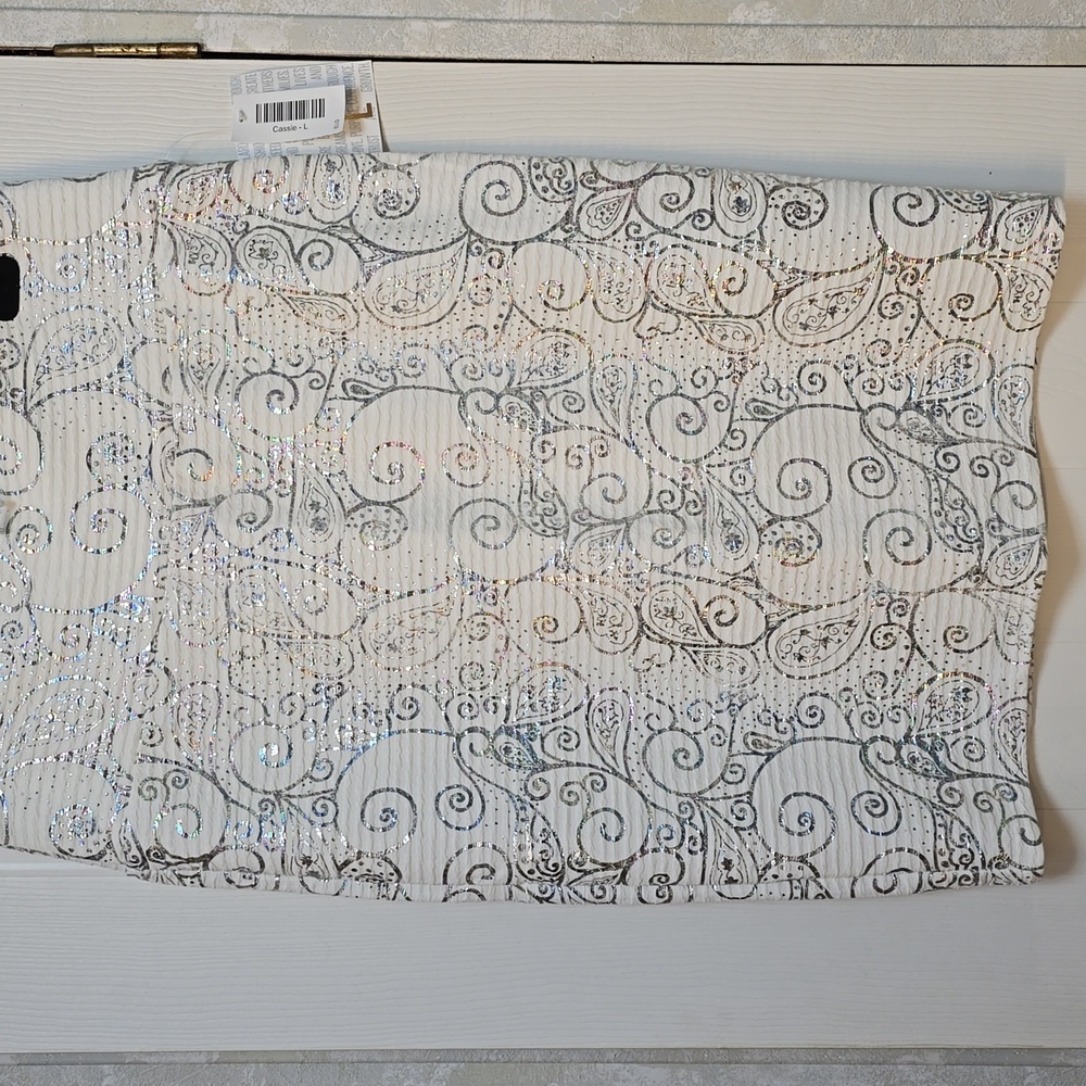 NWT Lularoe Elegant Collection White and Silver Rainbow Patterned Cassie Skirt